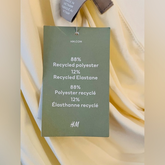 NWT H & M Women's Jersey One-Shoulder Black Fitted Crop Top. Size: XXL. - Picture 5 of 5